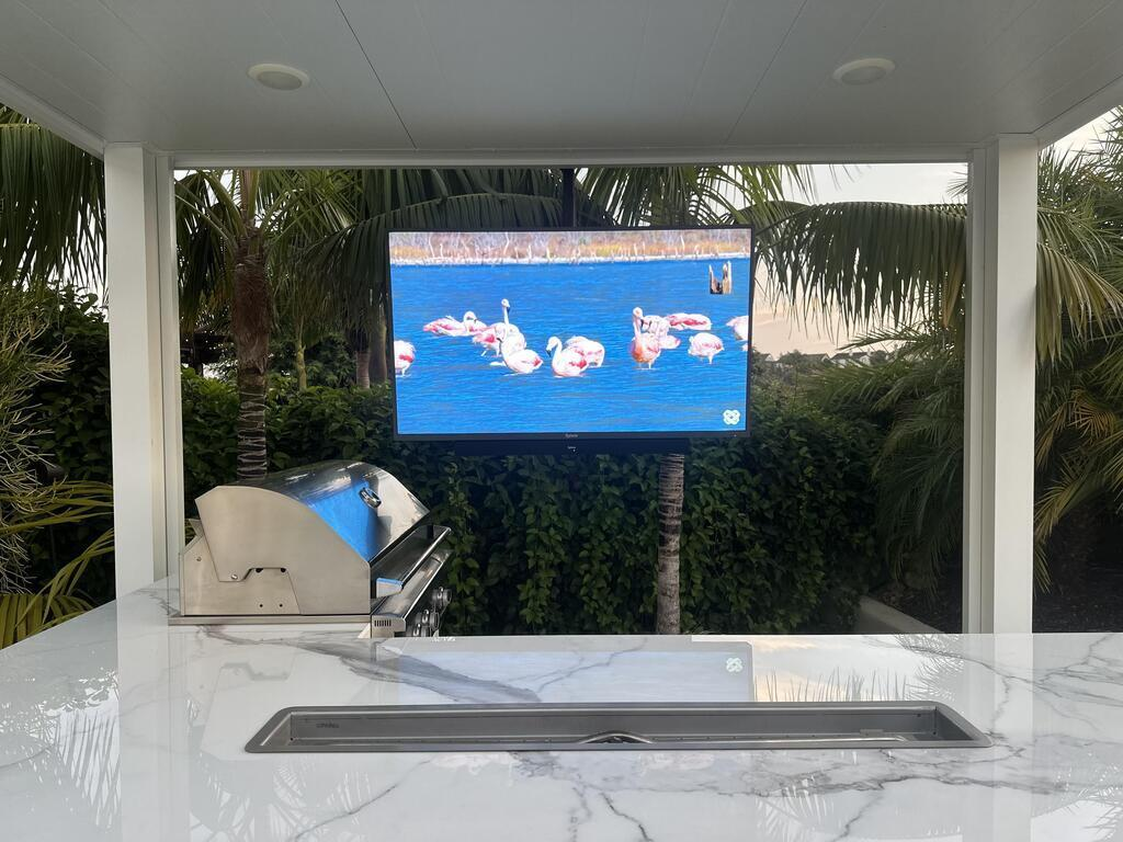 43" Smart Outside TV, Waterproof Outdoor Smart TV, Partial Sun 43inch Outdoor TVs, Waterproof TV, Sylvox Waterproof Outdoor TV UK